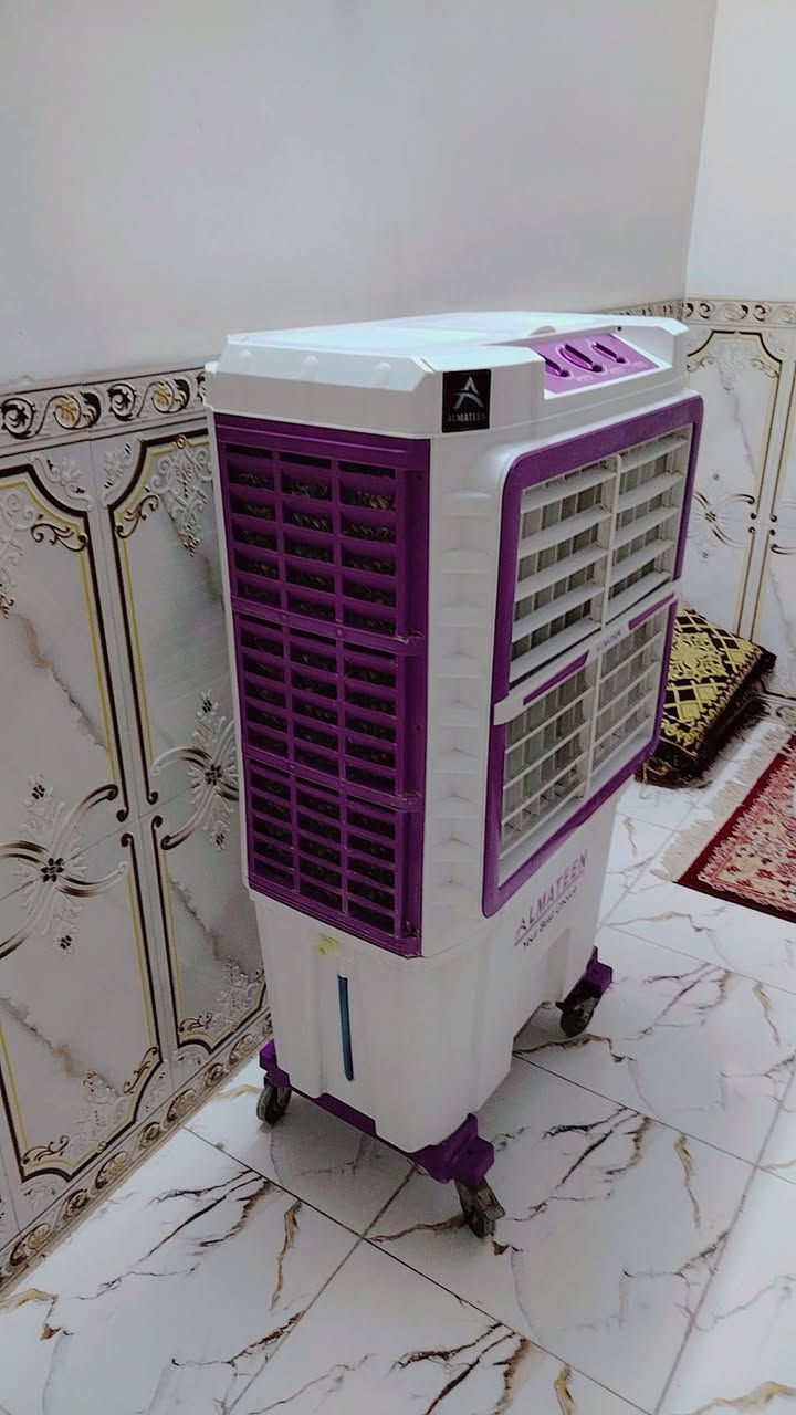 كنفيره اخت الجديده موسم واحد مشتغله للبيع وغسالة ابلازمه شغاله نضيفه فقط قبق التنشيف ضايع الكنفيره ٨٥ وبيه مجال بسيط هاتف*********** بيه واتساب
