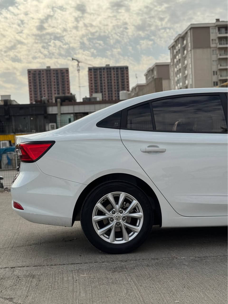 MG5 2024 
مواسەفات ستاندەر پڵەس سەنەوی و هەزەی تازەییە بە ناو خۆمانەوەییە ٤١ هەزاری هەقیقی ڕۆشتوە یەک دینار مەسروفی تیا نییە هەموو گیانی بە شەرت تەقە و ڕەقە چوار تاییەی تازەی لەسەرە تەنها نیو چاملخی پێشەوە لای سایەق سبوغە بێ ناو گرتن بێ ئێرباگ دەنگی دیلۆش بە شەرت سەیارەکە لە شەریکەوە یەک دەستی خۆمانە 
*********** أربيل, العراق
