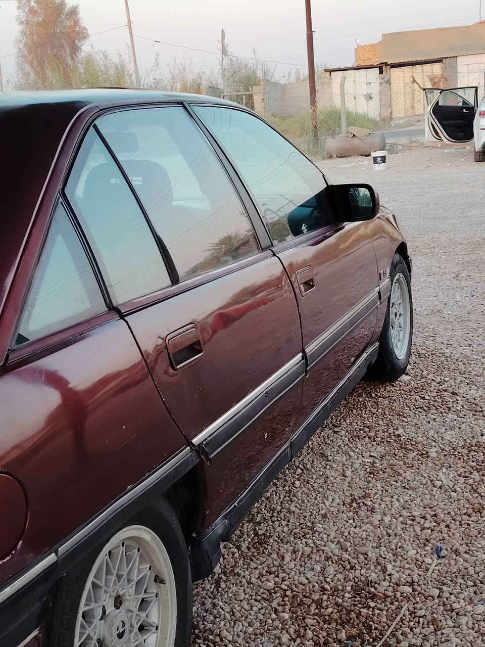 السلام عليكم اوميكا ٩١كيرعادي رقم بغداد بأسمي جاهزة مكينة وكير حدادية بالباكيت أوربي بدونتبريد سيارة حلوة ترايك وين ماتريد تخم تايرجديد بيهة جراد البنيد والقمارةوالجنطة بيع مستعجل تريد مداور تريد وكالة سنوية ٣١ السعر ٣٢ وبيهة مجال مكينة ٢٠٠٠استفسار ***********مكان الديوانية
