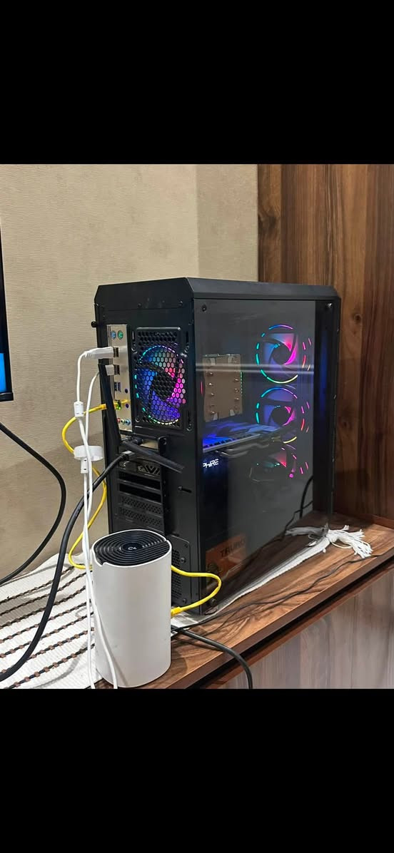السلام عليكم شباب، عندي بي سي (PC) للبيع، الجهاز نظيف وشغال وما بيه أي مشكلة. يفيد جداً ليريد جهاز للدراسة، والشغل مثل البرمجه والتصميم المتوسط، ويشغل ألعاب  متوسطة.
​مواصفات الجهاز:
​المعالج: Xeon E5 2680
​كارت الشاشة: AMD RX 580 (نسخة 8GB)
​الرام: 16GB
​الهارد: 1TB SSD (سريع جداً بالتشغيل ومساحته جبيرة)
​أداء الجهاز بالألعاب:
يشغل الألعاب المعروفة مثل كاونتر سترايك (CS2)، قراند V (GTA V)، ف Valorant، وببجي بإعدادات زينة وأداء مستقر وسلس. 
وياها شاشه Asus  هيردز 60 
السعر  400
مكاني بغداد المشتل للتواصل ***********

