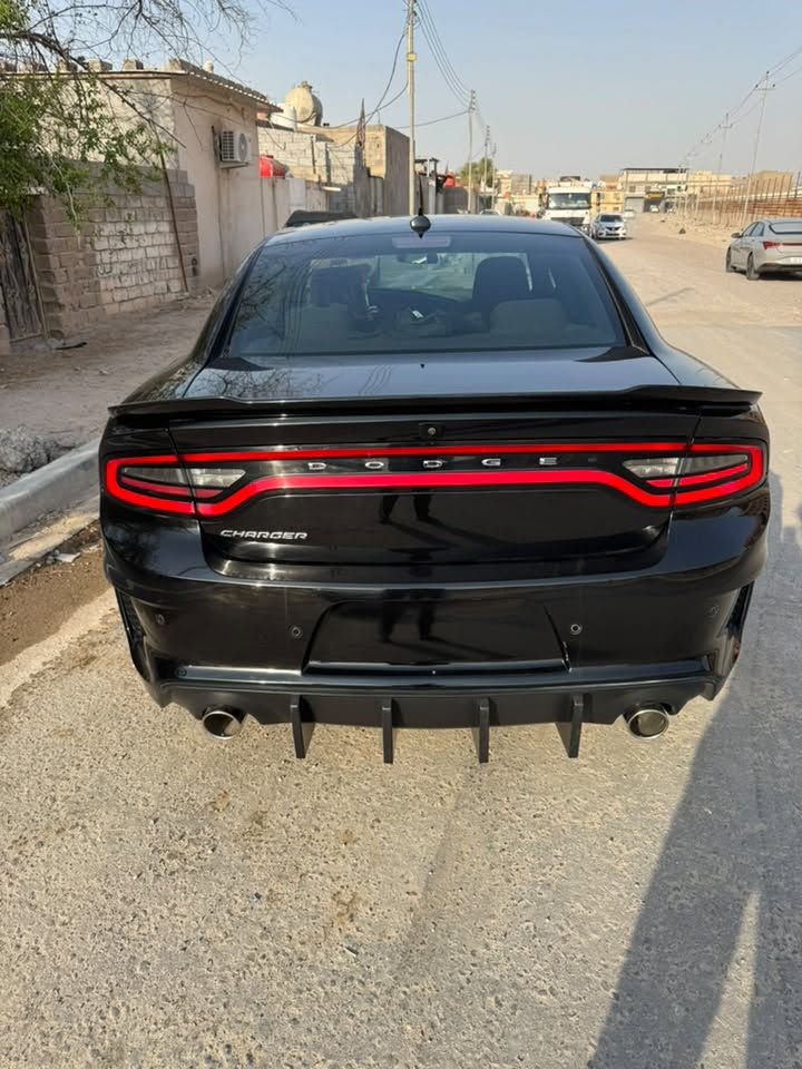 جارجر 2023اصل
فحص مؤقت بدون رقم
مواصفات sxtمحدث بنيد ودعامياتsrt
محرك ٦سلندر 
ضرر السياره  فقط بنيد وجاملغ جهه العبري كلش قليل بارد
***********مكاني البصرة
