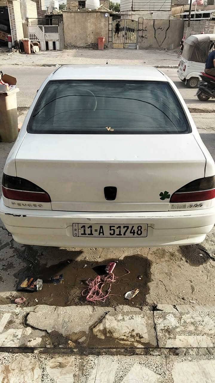 السلام عليكم بيجو فرنسي حره موديل 2001
سياره مجازه من كلشي نقص تبريد منقص غاز 
صدر نص عمر فقط كير مكينه بلادي خير من الله 
السعر 55بيها مجال قليل المكان الامين رقم *********** طخه واضحه كدامك
