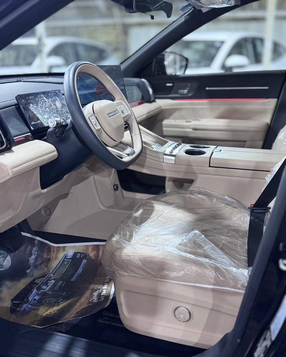 توفر لدينا من جديد 
سوئيست S08 1.5L Premium ‎ (بلگ-إن هايبرد🔋)

الموديل: 2027 (خليجي)
العداد: صفر كيلو متر
‼️مرقم بغداد جاهز ‼️
المحرك: 1.5 لتر. 4 أسطوانات تيربو، حقن مباشر / نظام هايبرد قابل للشحن (بلك-ان هايبرد)
القوة الاجمالية 347 حصان
عزم الدوران الاجمالي (نيوتن-م.): 525
ناقل الحركة: أوتوماتيكي مخصص لنظام الهايبرد DHT
نظام الدفع: دفع امامي
سعة البطارية كيلووات/س: 18.4
مدى الرحلات بالكهرباء فقط : 85 كم - CLTC 120 كم WLTC
مدى الرحلات الإجمالي (باستخدام الكهرباء والبنزين) : 1350+ كم

استهلاك الوقود: 4.9 لتر لكل 100 كم

الضمان الأساسي: 6 سنوات أو 200,000 كم (أيهما أولا)
ضمان المحرك: 10 سنوات أو 1،000،000 كم (أيهما أولا / للمالك الأول)
ضمان البطارية: 8 سنوات او 150,000 كم ( ايهما اولا)

المواصفات:
*ويل قياس 20 إنچ
*فتحة سقف بانوراما 1.1 م
*الصندوق كهربائي
*مسند الذراع الوسطي مزود بثلاجة فريز وتدفئة
*مثبت سرعة مع رادار تفاعلي
*نظام القيادة شبه الذاتية
*نظام الكبح التلقائي في حالة الطوارئ
*نظام تحذير الاصطدام الامامي
*كاميرات محيطية 540 درجة
*حساسات أمامية وخلفية
* مراقبة النقطة العمياء
*نظام تحذير مغادرة المسار
* نظام المساعدة للبقاء في المسار
*نظام تحذير فتح الباب
*شاشة عرض ترفيهية قياس 15.6 إنچ
*شاشة عدادات رقمية قياس 10.25 إنچ
*نظام صوتي متطور 12 سماعة
*نظام ابل كار بلاي واندرويد أوتو لاسلكي
*شاحن هاتف لاسلكي سريع
*مقصورة الركاب من الجلد الطبيعي الفاخر
*مقعد السائق والراكب كهربائي
*مقعد السائق والراكب مبردة ومدفئة
*مقعد السائق و الراكب ذاكرة
* مقاعد الصف الثاني كهربائية
*مقتعد الصف الثالث كهربائية مع طي وفتح كهربائي بالكامل
* شاشة تحكم بالتبريد لمس ومنفصلة للصف الثاني
* نظام تبريد منفصل للصف الثاني و الثالث
*إنارة محيطية متعددة الالوان
*مصابيح أمامية وخلفية أوتوماتيكية LED مع مصابيح نهارية
*نظام التحكم الذكي بالإنارة العالية
*المرايا الجانبية قابلة للطي كهربائياً ومدفئة مع ذاكرة
*دخول ذكي (بصمة) وتشغيل عن بعد
*خاصية إغلاق نوافذ وفتحة السقف عن بعد
* نظام تنقية الهواء PM2.5 مع شاشة وفلتر تنقية الهواء(N95)
*ماسحات الزجاج الأمامي مع حساس للمطر
*وسائد هوائية امامية وجانبية عدد 6

❌للطلب والاستفسار :

📞***********
📞***********
📞***********
📍

#معرض_الفرقان_لتجارة_السيارات
#بغداد_الكريعات_نهاية_شارع_الوقف
