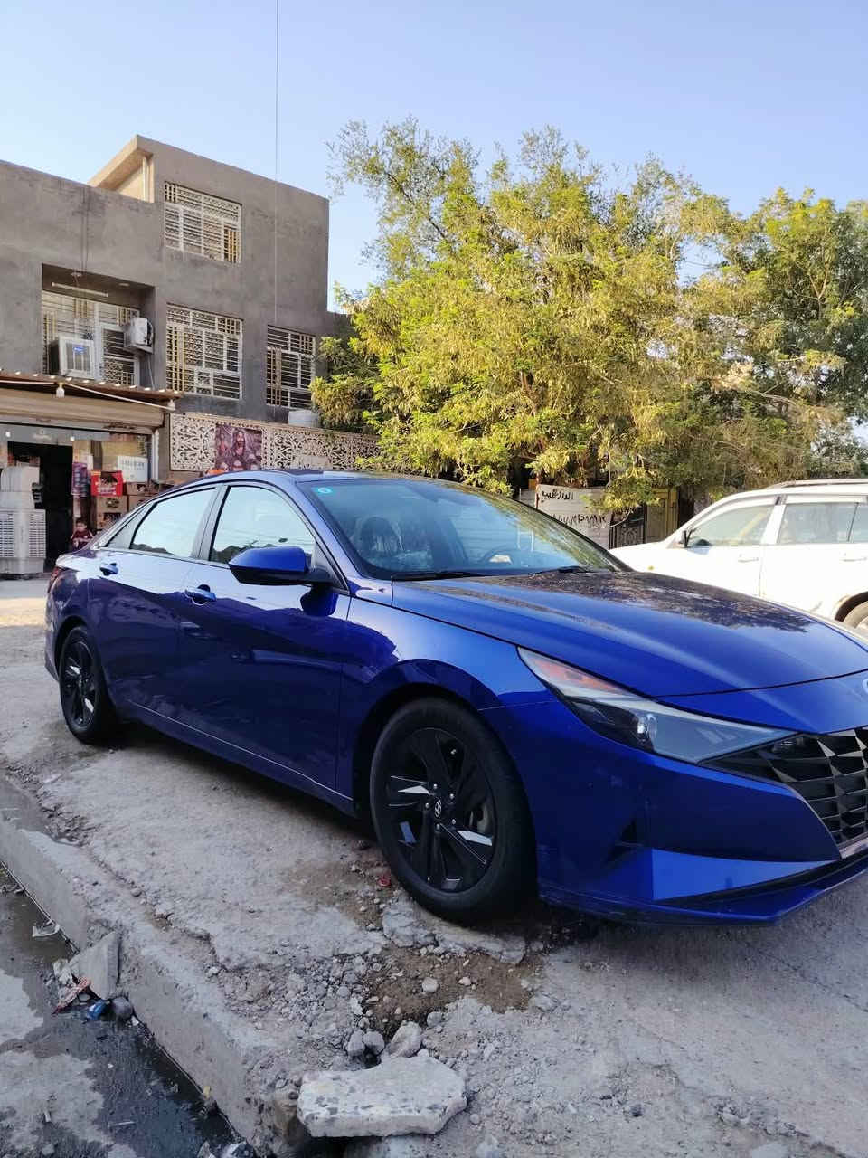#السلام عليكم من رخصة مدير الكروب المحترم النترة  موديل 2022 وارد امريكي حادثهة الجاملغ الخلفي والفايبر مال الصندوك مبدل فقط مواصفات السيارة بصمة كامرا خلفية رادارات توقف ذاتي حساس خلفي صندوك ذكي مكينة 2000 دوش گير AT مكينة ممفتوحة  صدر جديد تخم تاير جديد صارلة سبوع تبريد ثلج رقم بغداد دولي هزة جديدة السيارة بسمي سنوية 28 السيارة احلة من الصور بچم كبس  
السعر 132 وبيهة مجال بسيط حك الجية. مكانهة بغداد حي اور رقم الهاتف ***********
