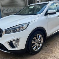 سورنتو موديل 2017   خليجي   مكينة v6  ماشية 200 حقيقي   فول عدا الفتحة...
