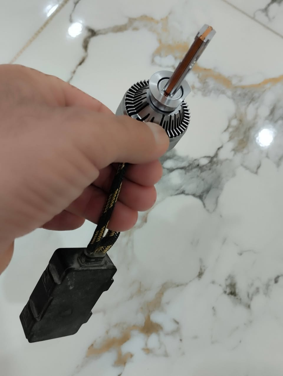سلام عليكم البيع لايت زنون العالي شرط الصلي الثلجي السعر 60الشراي يتصل ***********
