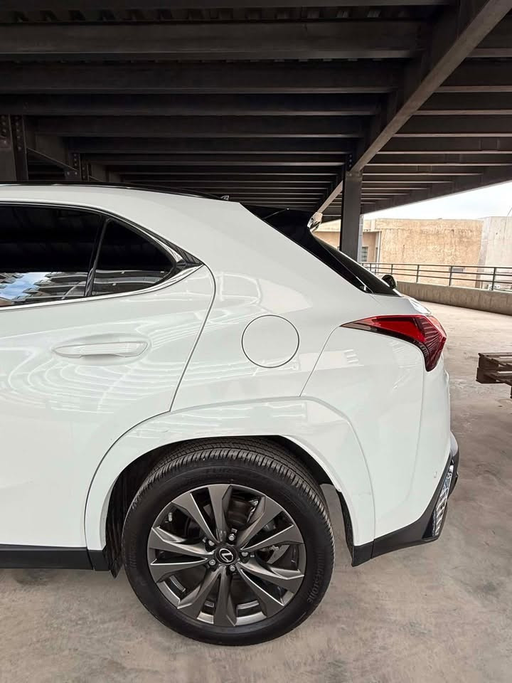 ‎لكزس ux 250h موديل 2024
‎فول فول مواصفات هايبرد
F sport 
 
 AW D
ماشيه ١٧ الاف ميل جديدة جدا 

‎ فوول المواصفات 

‎بصمة
دخول ذكي 

فتح وغلق  الأبواب لمس  

‎رادارات 

اناره ترحيب 

‎اEv mood 

‎ شاشه وكامره سيدي جنجر ٨ اقراص 

‎حساسات  اماميه خلفيه محيطيه 

‎السياره  تدفئه تبريد  بالمقاعد 

‎مقاعد كهرباء 

‎قياده ذكيه 

‎مقاعد  كريمي 

‎تحديد مسار 

‎نقطة عمياء 

‎السياره فتحه 

‎اناره لمس 

‎ا All wheel drive السياره 

‎صندوق كهرباء   ينفتح وينسد بحركات  بالقدم 

‎هيترات تدفئه بالستيرن

‎لايت زنوز بلادي عدسات ذكيه auto 

‎وضعيات قياده  سبورت ,نورمل ' Eco

‎غTraction control systm

‎ قطعتين تبريد شاشه 
منفصل التبريد عن التدفئه 

‎ منافذ شحن 6 تايبسي usp 

‎تدعم شحن واير ليس 

‎هاند بريك بصمه   Auto 

‎وبعد اكو هواي مواصفات 

‎مكينه 2000  هايبرد 

‎كير 6 سرعات 

ا‎ كير ومكينه مكفولات 

سيارة بيهة بنيد صبغ وسونارهة موجود 

مكاني السياره بغداد المنصور 
السعر ١٩٨ وبيها مجال

*********** 
واتس فقط
