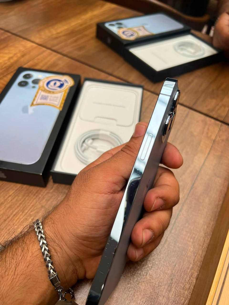 للبيع | iPhone 13 Pro Max
📱 الذاكرة: 256GB
✨ جهاز نظيف جداً وحالة ممتازة شرق اوسط مكفول 
💯 البطارية 85
💰 السعر: 770 الف فقط
📍 النجف
📞 ***********| واتساب فقط

