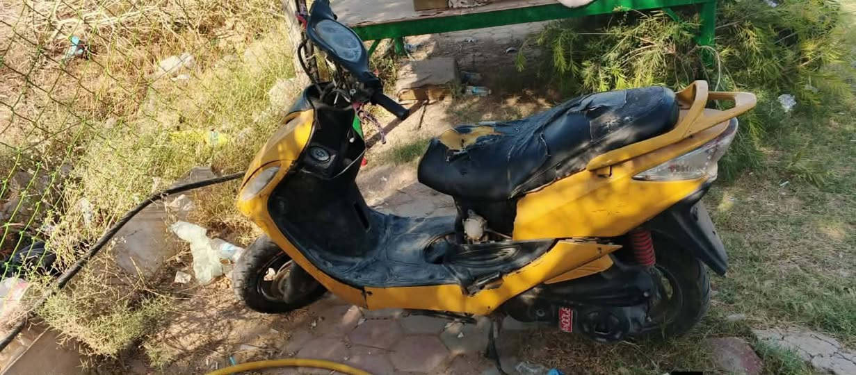 السلام عليكم بيع مستعجل دراجه كامكو جي 4 الدراجه كايمه تمشي بس هيه كايمه ابيعلك 150 وبيها مجال 
سلف 
باتري 
لايت 
هورن 
اشاير 
شغالات  ***********
