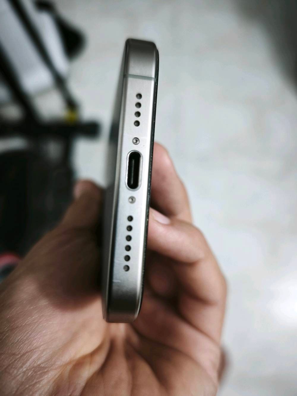 ايفون 15 برو ماكس خطين 256 جيجا تيتانيوم
iPhone 15 pro max titanium 256GB
غني عن التعريف
الجهاز جدا نظيف ما بيه شخطة و حاطلة لاصق مضلل
بطارية 89% امانة ما مفتوح و لا مبدل منه اي شي 
الكارتونة و الشاحن موجودات