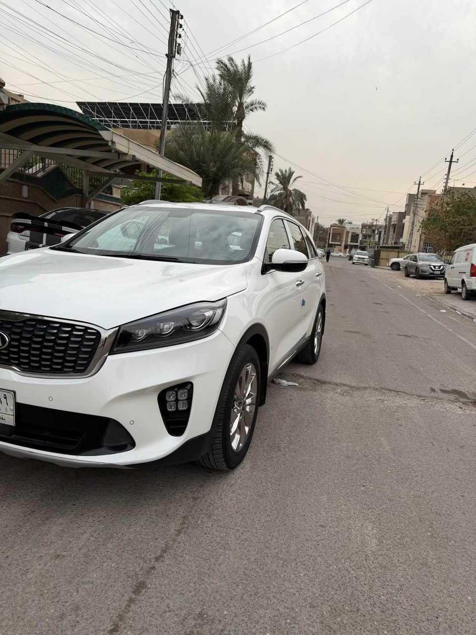 سلام عليكم 

كيا سورنتو 2019 خليجي بعدها بالفابلون بدون حادث فقط بارد بالجاملغ العكس السايق الخلفي بكد اصبعين وبيها شخط بالباب العكس السايق بس ما نافذ يعني بس طبع خفيف 
ماشيه 62 الف كيلو 
بصمه 
جلد 
جنطه كهرباء 
حساس امامي وخلفي 
سبعه راكب  
مري شفط 
6 سلندر 

للاستفسار الاتصال *********** وتساب وخط موجود 
السعر 225 مكان السياره بغداد حي البنوك
