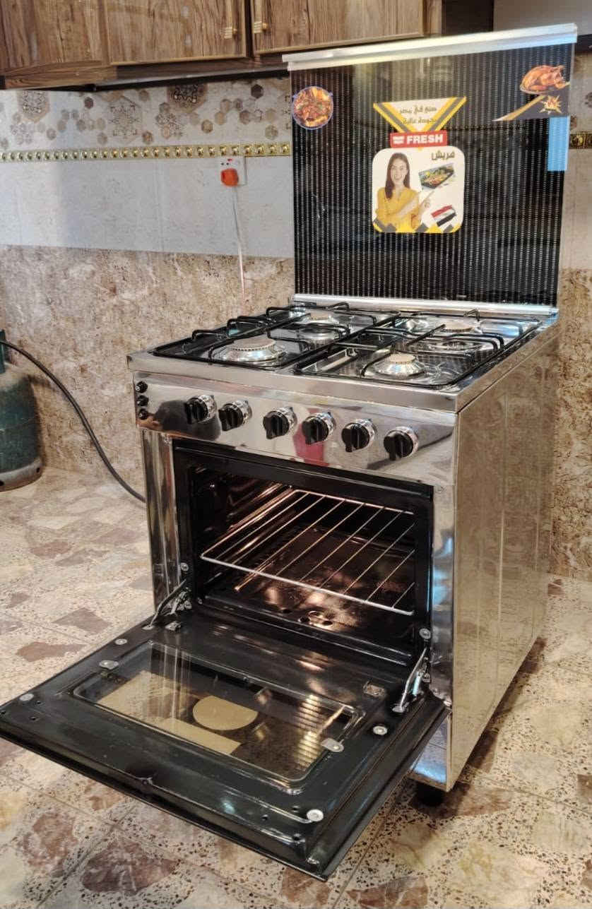 ❤️‍🔥طباخ فرش مصري للبيع❤️‍🔥
الطباخ (( المصري الأصلي)) مستعمل بس كلشششش كلششش نظيف.
✅️ حجم 60×60 أكبر حجم بطباخات 4 عيون .
✅️ الطباخ سل ستيل كامل 4 عيون....وكل العيون والفرن نااااره زرررركه🔥. 
✅️ كل الكهربائيات تشتغل فووول بيه الجداحات وماطور شوي الدجاج والأضائه الداخليه للفرن ....وياه صينيه وشبجه الفرن .
((مكلفه بالنشر فقط))...ماعدهم لا حجز للطباخ ولا توصيل. 
🔴 السعر 170 قفل 🔴 السعر مابيه اي مجال. 
صاحب الطباخ ابو كرار 
*********** بيه واتساب✅️
***********
