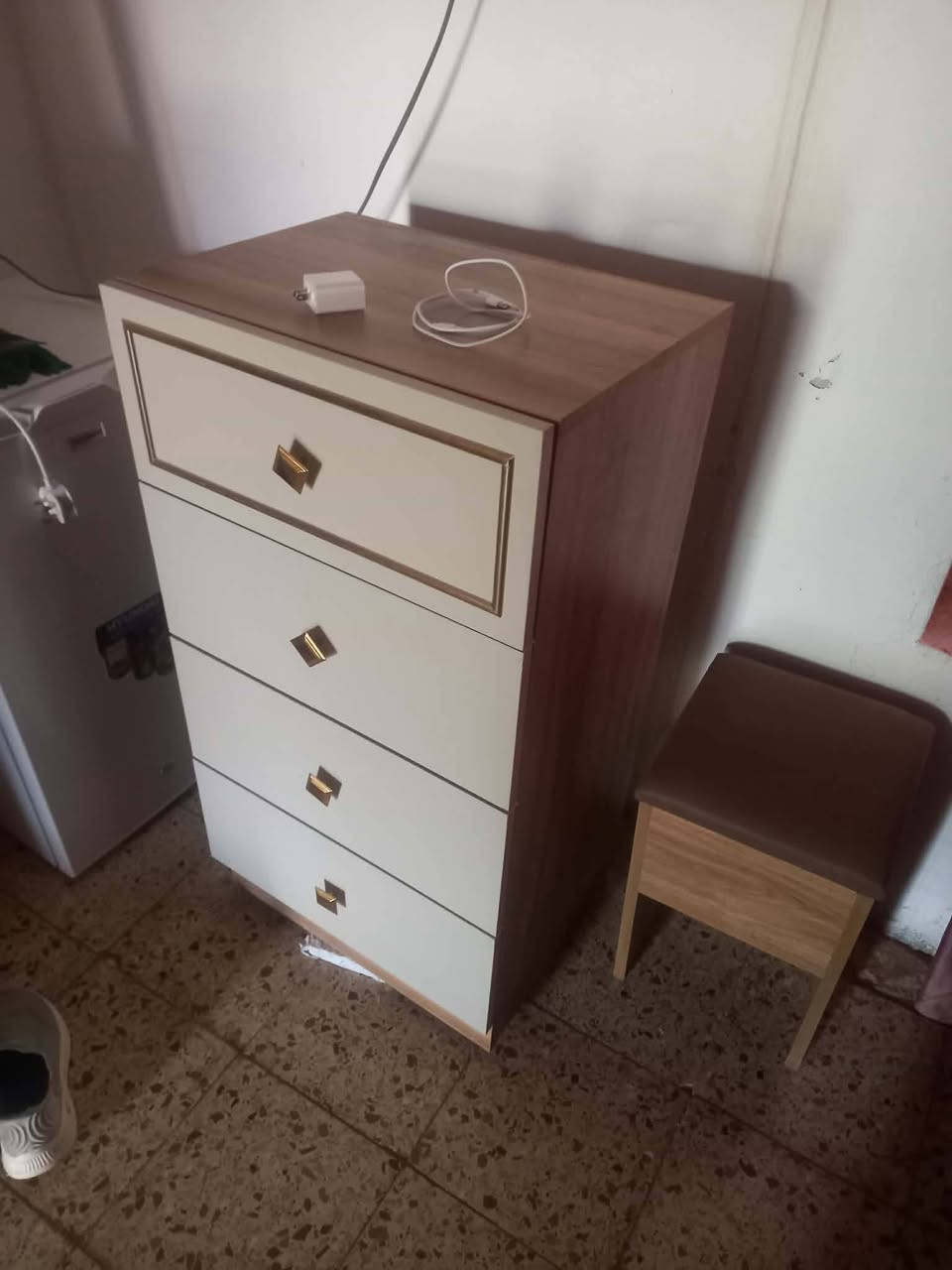 غرفة نوم تركيه وزن ثقيل ودرجه اولى ماخذيها بمليونين ونظيفه كلش ، نريدها ب٨٠٠ وبيها مجال 
***********

