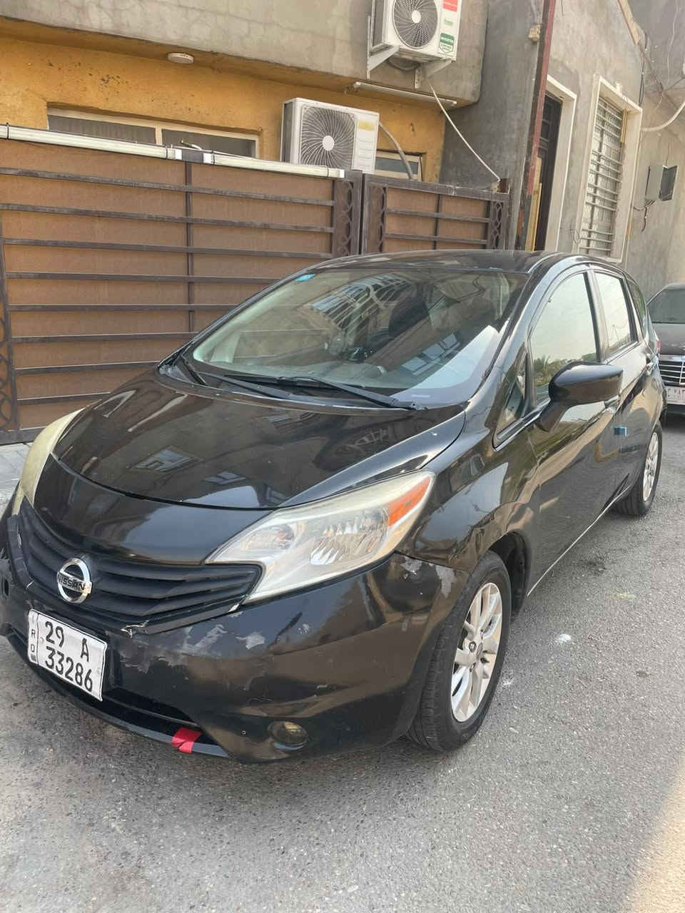 Nissan Versa 2015 
رقم واسط دولي تحويل مباشر 
حادث امريكا جامغ فقط هنا بيهه طخطخات مصبوغه حزام بدون دواخل 
مكينه جديده تبريد شغال حداديه جديده 
سياره جاهزه مابيهه نقص شاشه تحكمات جام كهربائي 
بيع او مراوس سعر 77$ 
مكان بغداد الحريه 
***********

