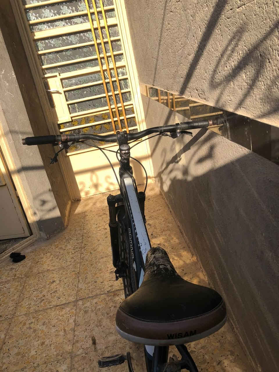 بايسكل ياباني حجم 29 خوش بايسكل تعال وكلب عوزه بس دبلات وكشن السعر 40 الف وبي مجال حك جيه الرقم ***********
