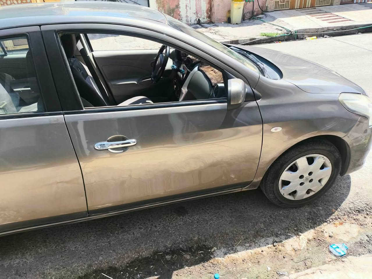 نيسان صني ٢٠٢٢ هندي 
ماشيه ٥١ الف
سيارة جاهزة من كلشي 
بيها صبغ جاملخ الخلفي جهه السكن 
والباب خلفي بس بخ 
بدون دواخل 
مكينه وكير شرط 
للاستفسار ‭***********‬
