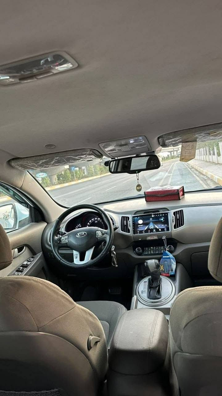 السلام عليكم ورحمة الله وبركاته 
سيارة للبيع 
النوع :- (kia shortage ) كيا سبورتج 
الموديل :- خليجي 2015 
السيارة خالية من الصبغ والسونار كما موضح في الصور 
عداد السير :- 122.000 الف
نص مواصفات 
رقم السيارة :- سليمانية 
السنوية مدة نفاذ السنوية لغاية 2031 
تحتوي ايضا بطاقة بانزين 
الموقع :- كركوك 
لمن يرغب في الشراء يرجى مراسلتي عبر الرقم الاتي :- *********** كركوك, العراق
