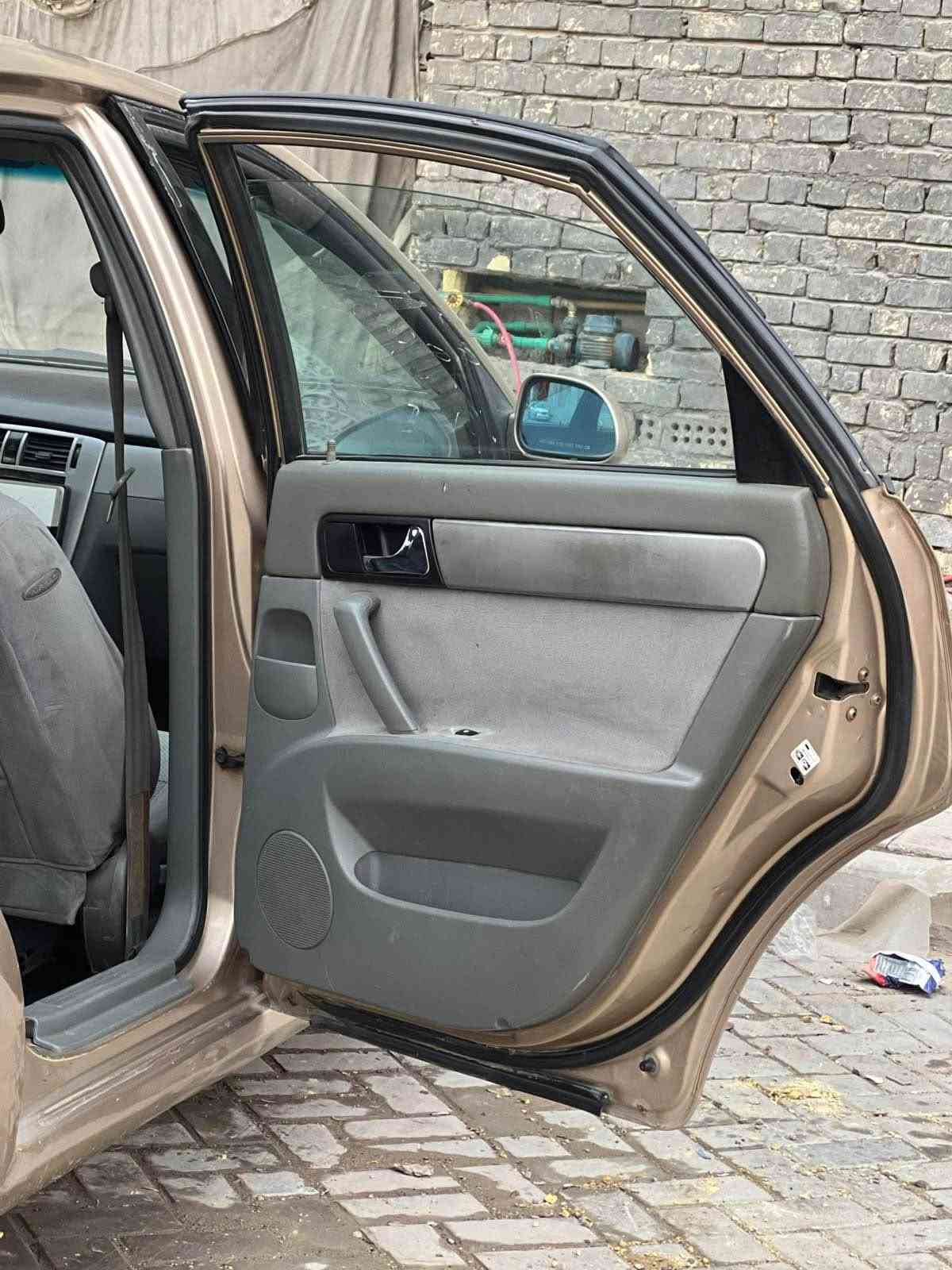 سيارة • بغداد • علي