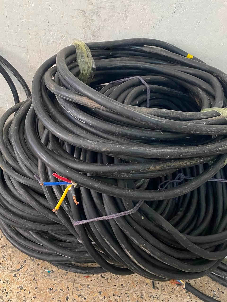 متوفر كيبل
4x10mm  / (10,000)السعر 

4x16mm  / (14,000)السعر

4x25mm  / (24,250)السعر
📞 واتساب (***********)

📍 الموقع بغداد عكد النصارى
