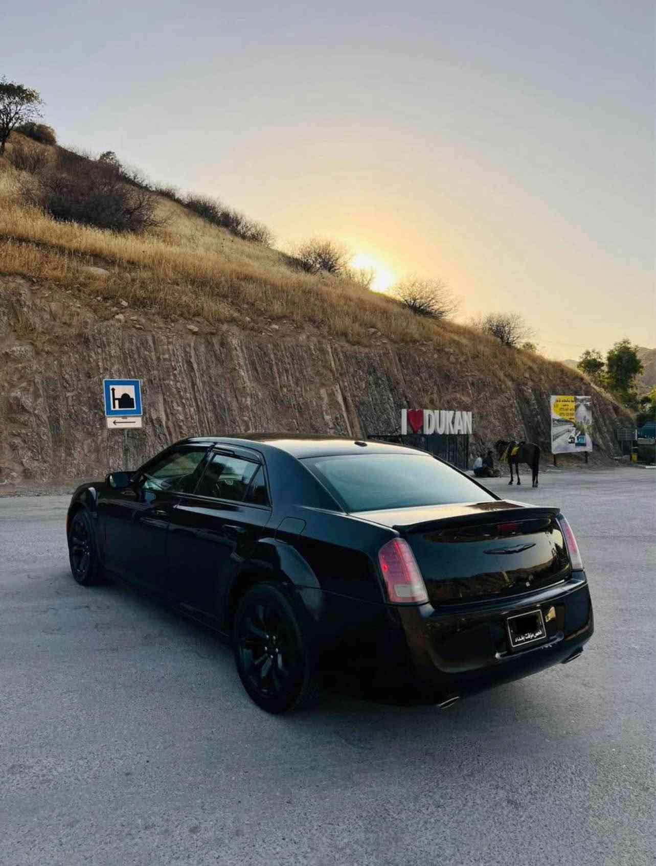 CHRYSLER.300 DUBAIشکل گؤراو.  2021 کؤدو. بارکۆدیشی هەیە
شاشه گه وره..جلد.
كوشن سارد و گه رم.لايت ئوتو.ليد.
دوو جام ئوتو.ئاوينه عيشارت.حساس.
كاميرا.كوشن كاره بايي)
بي ليدان پيش و داواي كه پسه.سه قف به شه رت. براوه يه.هه موو گياني به شه رت مالي دوسته.گيرومه كينه ته بريد.كاره بايي هه موو به شه رت.بو زانياري زياتر تيل بك***********..                    70مەجال دخان, السليمانية
