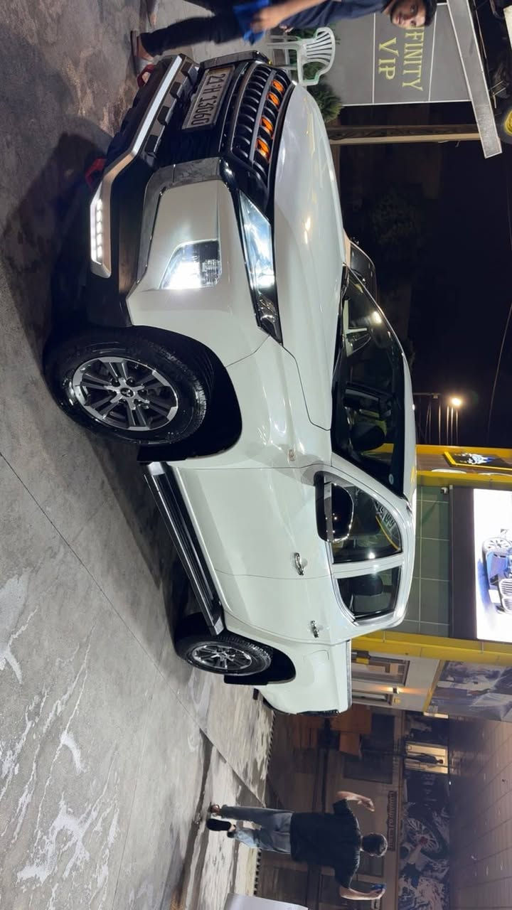 مستەربۆشی L200 مۆدێلی ٢٠٢١ ی گێڕ عادی و دەبڵ ئەکسل 4×4 سەیارەکە ١ دەستە و هی ماڵە لە سفریەوە لای خۆمە....
مواسەفاتەکانی دیارە و وازحە کامل جوانکاری بۆکراوە و لایتەکانی پێشەوەی کامل لیدە 
لایتەکانی دواوەشی کراوە بە سمۆکی led فوول مواسەفاتەکان....لحیەی سپۆرتی لیدی بۆ داندراوە 
مەکینەی کراوەتەوە بەڵام بەشەرت تەشفیتە  گێڕ و مەکینە و کارەبای هەمووی بەشەرت و سۆنەرەکەشی داندراوە....
*********** السليمانية, العراق
