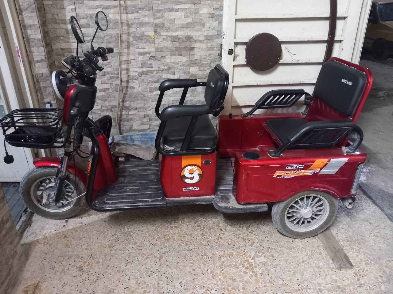 عربانة شحن للبيع سعة 3 نفر ماركة كوريا مار نظيفة جدا نقص بطاريات فقط السعر 350 المكان كربلاء البوبيات قرب أسواق برتقالة ***********  بي واتساب

