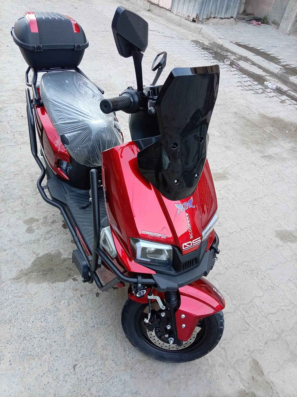 دراجة صاعقة2026بطاريات6 ماشية 1850 مسطرة دراجة بيهة نظام بك R والبارك P ونظام بريكات هيدروليك اربع نمر لايتات LED ملف  3000شاحنتهة البلادية  دراجة نضيفة بشكل نقصهة بس يدة ابريك الامامية مكسور بيهة سبرنك سعر 1350وبيهة مجال بسيط للتواصل ***********مكان بغداد شعلة
