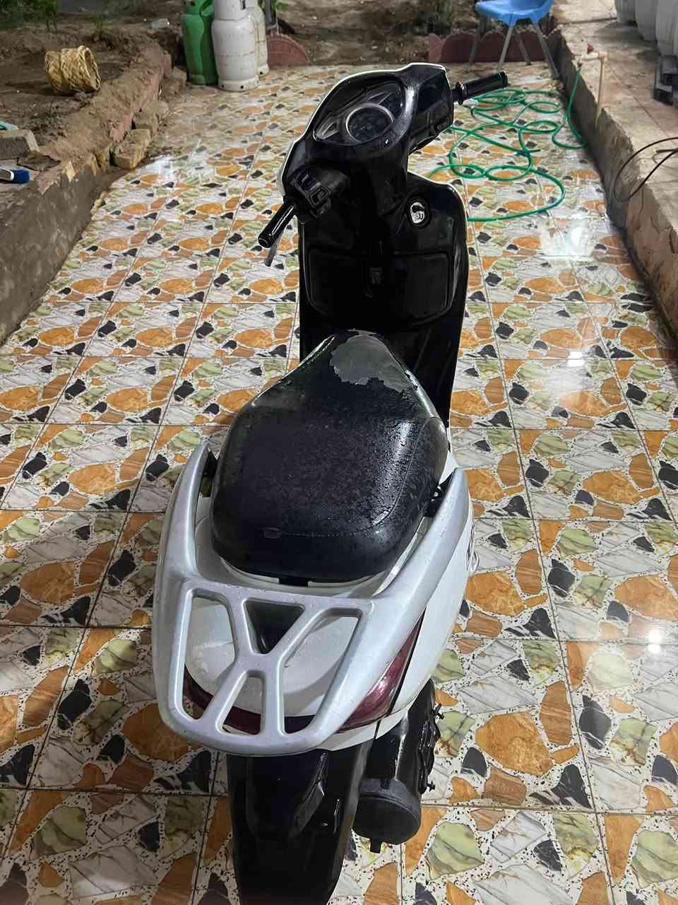 السلام عليكم بسسب الوعود الكاذبه أعاده النشر ليدي حديث نضيف مفتوح اول فتحه دراجه مال جني حلوه و كامله اي نقص مابيه السعر 700 وبيه مجال لل شراي لل استفسار اتصل على ***********
