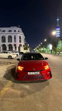 حبايب كامري XSE 2025 ضرهه موضح بلصور وسياره حيل جديده ماشيه ٩٠٠٠ فقط ق...