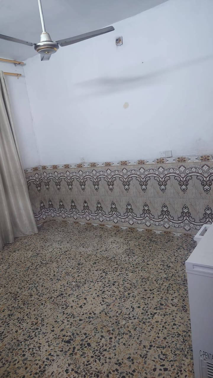السلام وعليكم بيت قرب جامع حجي رمضان 75 متر وجهه 5 نزال 15 السعر 65 وبي مجال ***********
