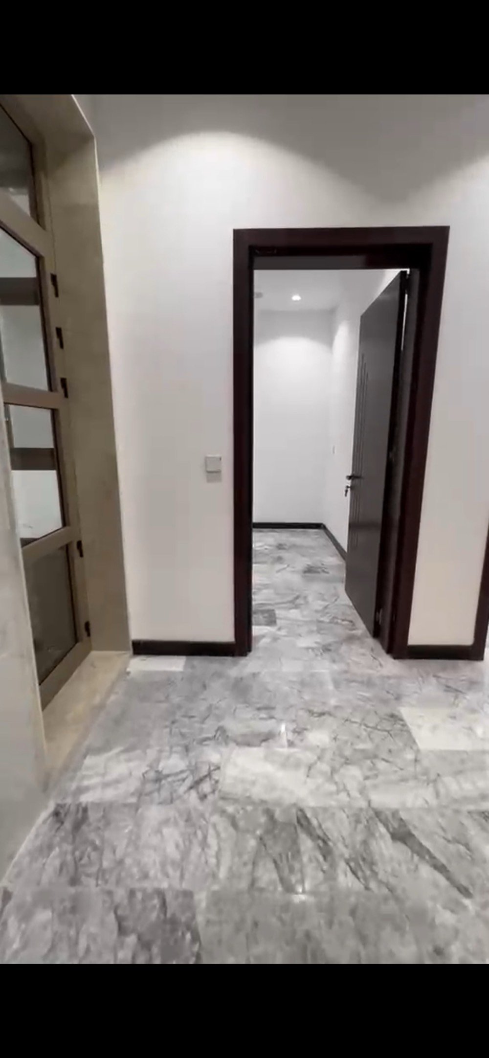 وحده سكنيه حي الاندلس المنصور 
غرفتين وصاله ومطبخ وخدمات مناور ثنين وبالكونه وخط مولد وخط نت وسخان وتانكي وبوستر ماء
السعر مليون طابق اول بناء حديث غير مسكون