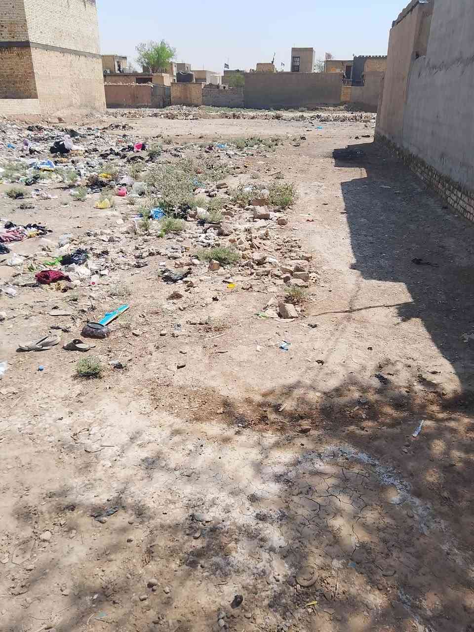 السلام عليكم
قطعة 200 متر للبيع مقابل المركز 
***********
