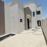 ٢٠٠م • جذع النخلة • ركن على الحديقة