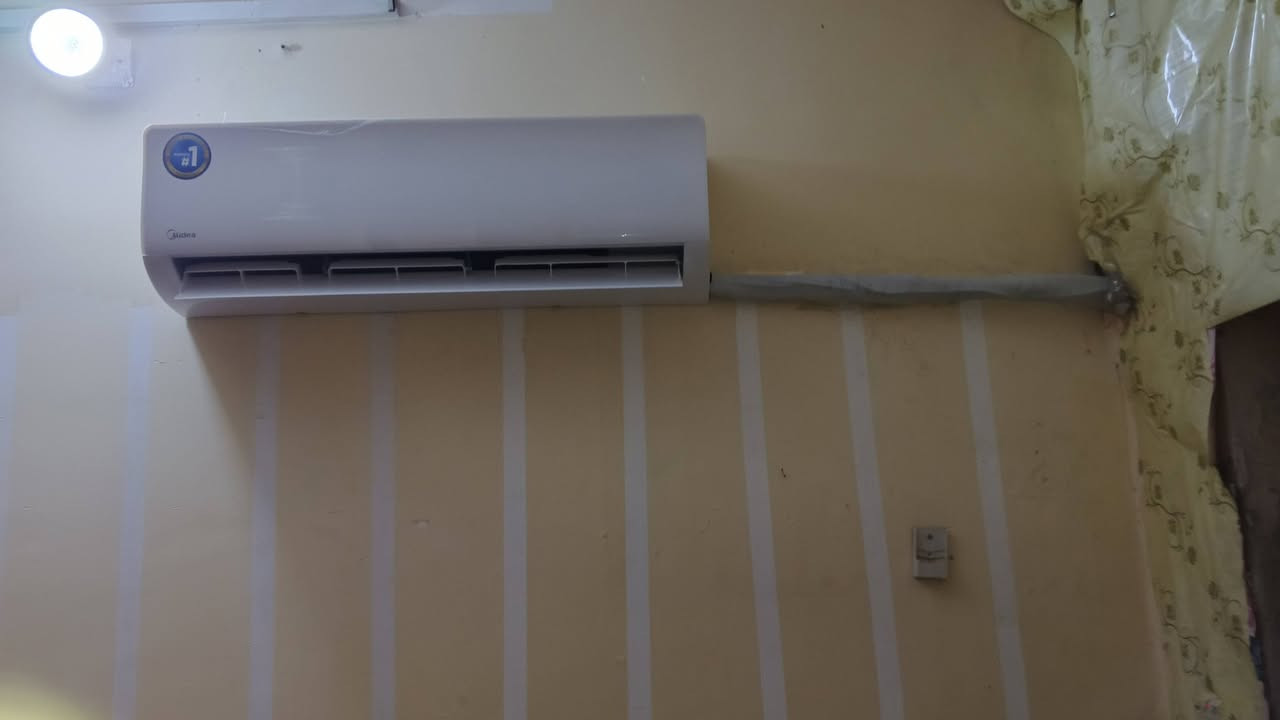 الحمد لله تم نصب سبلت نوع ميديا 2 طن في منطقة السريدات 
مع عمل الفاكيوم 
***********
***********
ورشة الزعيم لنصب وصيانة السبالت
ابو زهراء البهادلي
