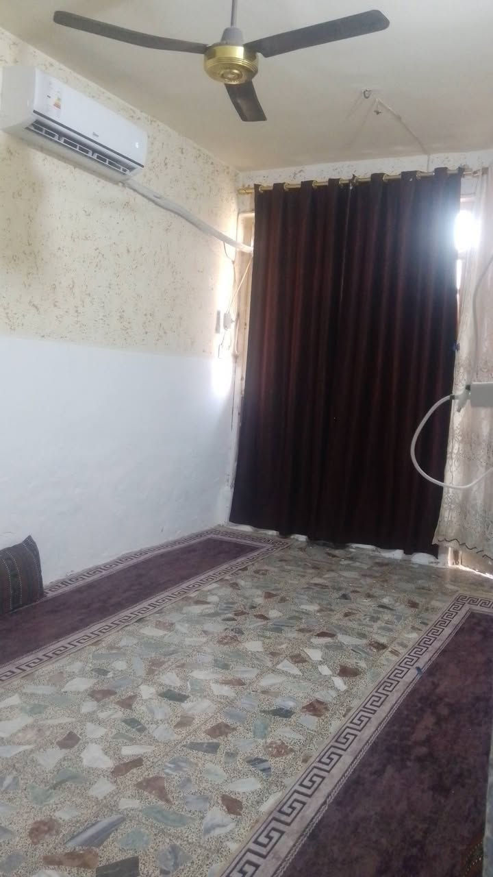 سلام عليكم بيت للبيع مساحه 100متر السكف صب البيت كله كاشي بيت حلو مرتب بدوانم مقابيل شارع 60 بدوانم للتوصل ‏‪***********‬‏ صاحب البيت
