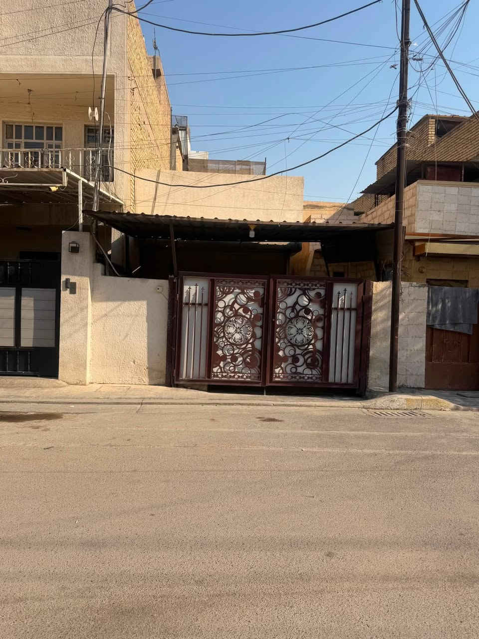 تابعني متخسر شي يوصلك كلشي مناسب وجديد 
مكتب احمد الحچامي 

١٠٠ متر للبيع حي التراث الكرخ شارع الكازينو اول شارع يمنه مكان مرتب كلش وهادئ طابق ونص غرفتين نوم سعر مناسب جدا  الياخذه يكدر يستثمره ب ٤٠٠ الف اكتب تم يجيك السعر بلتعليق 
ملاحضه 
لا يباع في القسط
لا يباع عل مبادره 
طابو صرف وليس زراعي 

مكتب احمد الحچامي 
***********
***********
