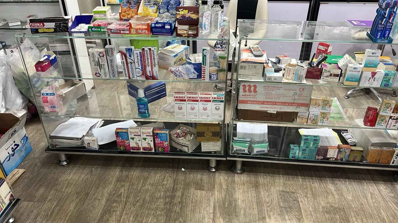 من رخصة الأدمن ،
السلام عليكم و رحمة الله و بركاته. 
فاترينات و عارضات للبيع  مستعملة من ميكانو ، كما مبين بالمنشور ادناه : 
للتواصل واتس اب ***********
