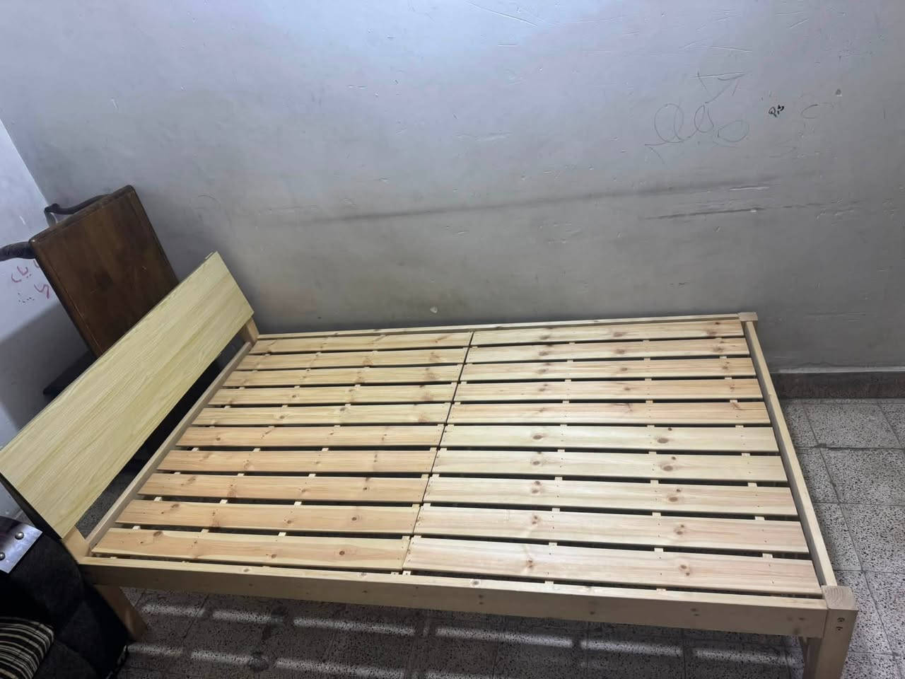 السلام عليكم للبيع جربايه نفر ونص مع الدوشك جدا نظيفه مكاني الزعفرانيه السعر 125 وبيها مجال 
*********** واتساب او تصال
