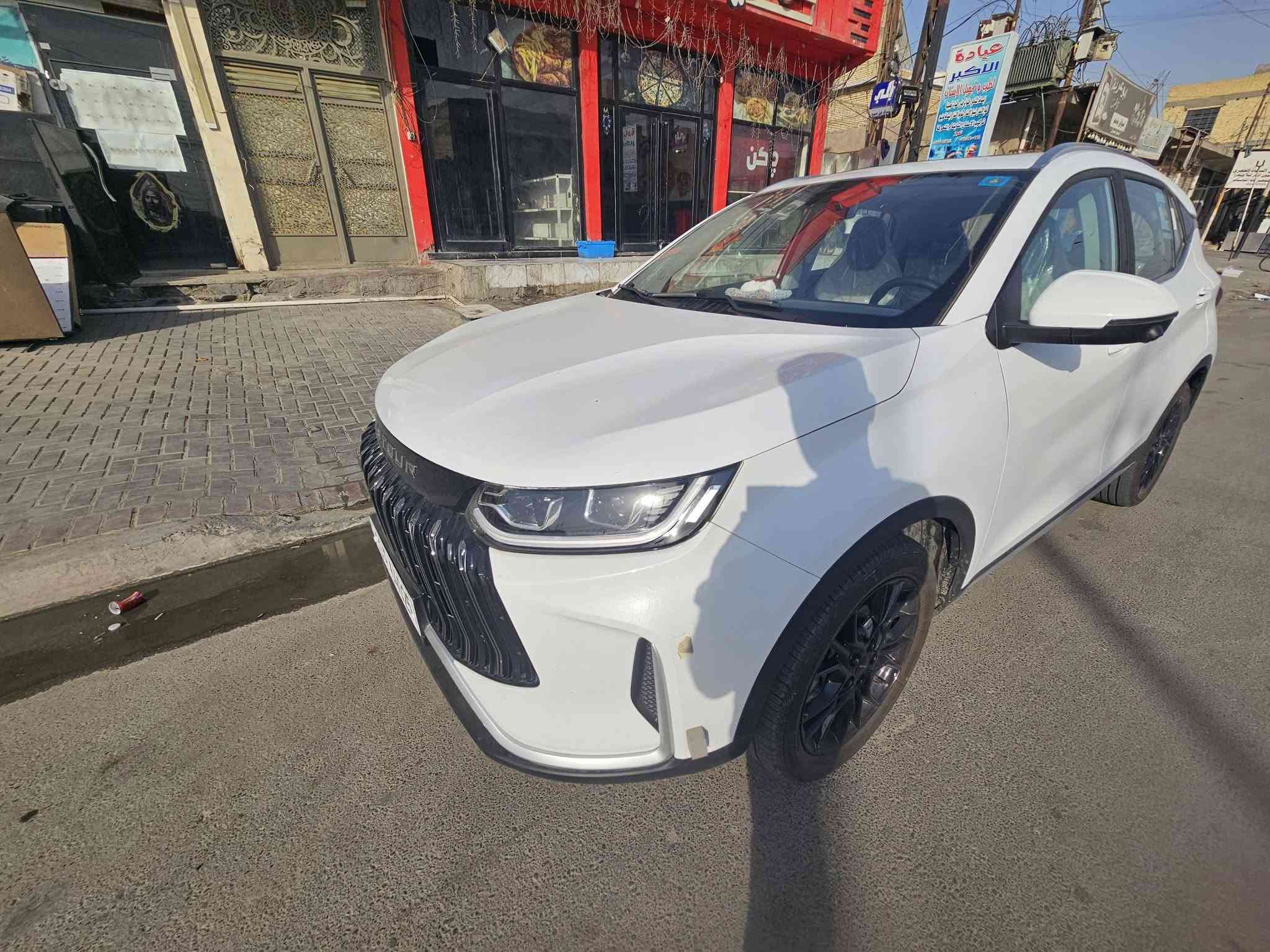جيتور ٢٠٢٦ x50 للبيع ماشيه ٦٠٠ كيلو يعني زيرو مرقم بغداد بااسمي تحويل ثاني يوم السياره بعدها بلجيس فول مواصفات ضمان شركه تحكمات يدويه وصوتيه تبريد ثلج لون ابيض اشتريتها قبل ٤ اسابيع تشغيل عن بعد مانع انزلاق بانوراما حساسات خلفيه واماميه كامره اربع جهات سياره حيل نضيفه
الداخل مالتها نيلي وبيجي  ورزنه بشارع ومرتبه شراي يراسلني خاص
السعر ٢٤ مليون وبيها مجال 
سبب البيع عندي ظروف صارت
