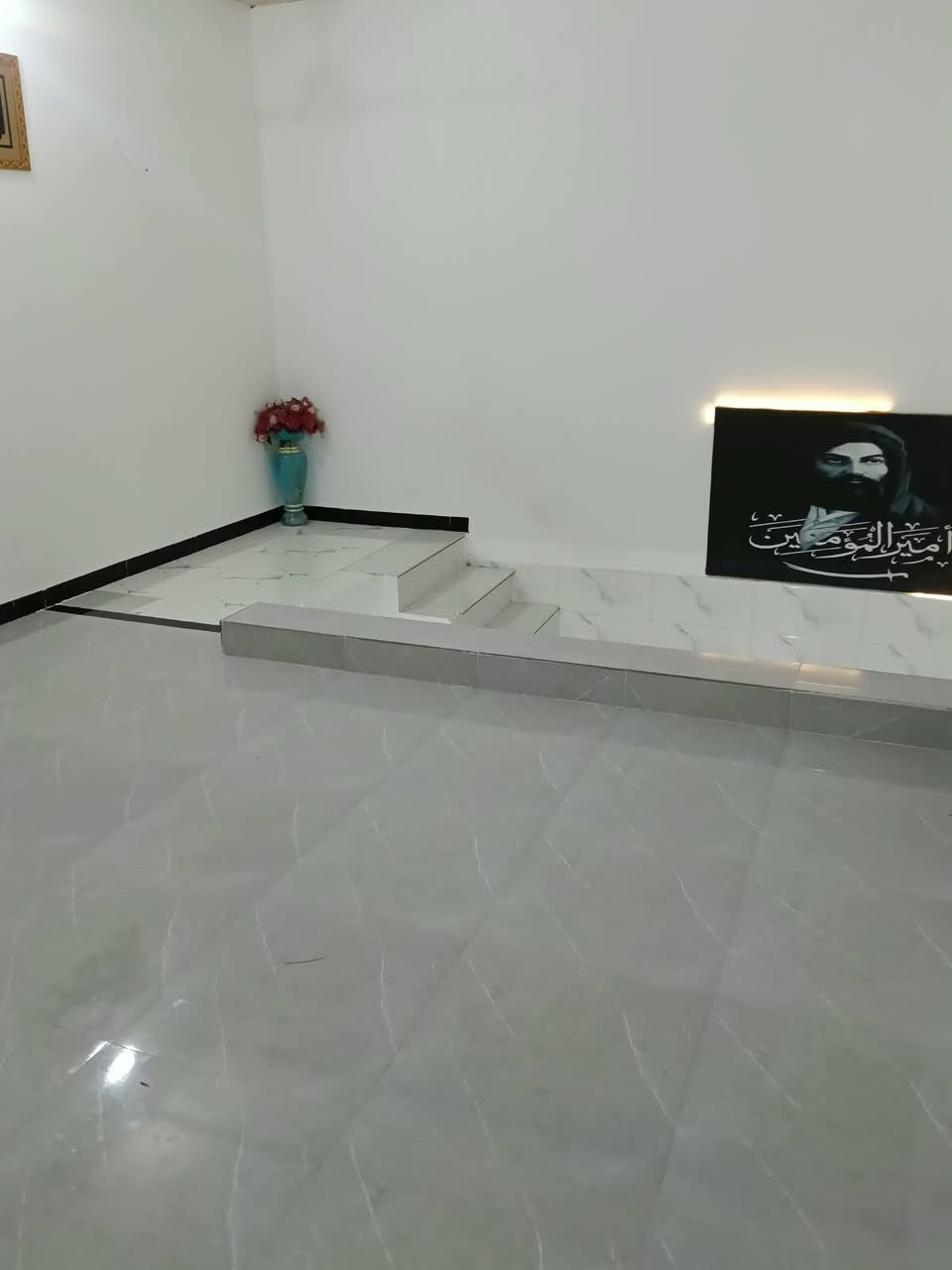 نجف شارع المطار • ١٠٠م • ٣غرف