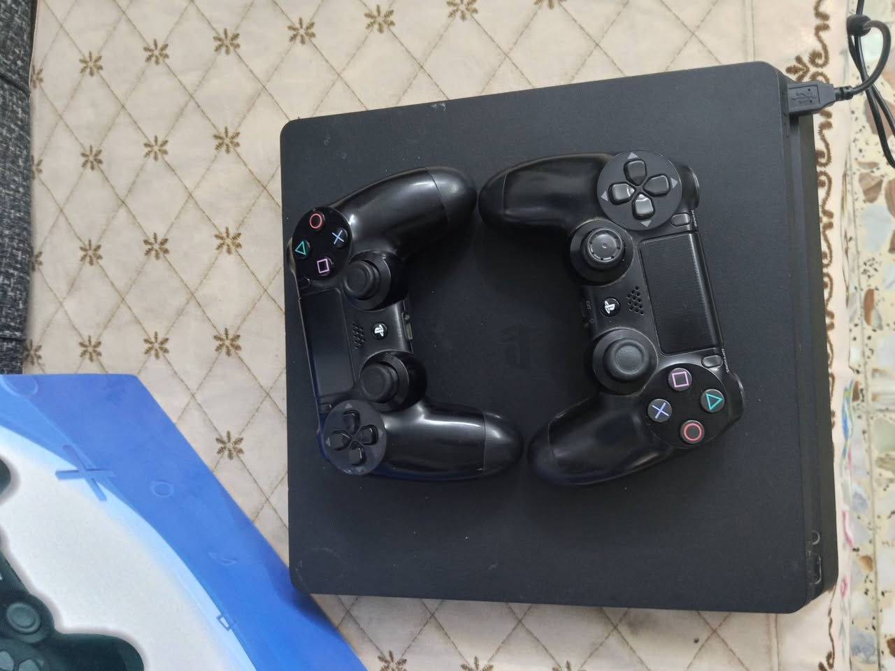 🎮 للبيع PS4 Slim 500GB
🔹 الجهاز نظيف وحالته ممتازة اصدره 13.02

🔹 500GB

🔹 يدتين أصليات

🔹 الكارتونة الأصلية موجودة 📦

🔹 أصلي ومو مهكر

🔹 شغال بدون أي مشاكل

🔹 قابل للفحص والتجربة

💰 السعر: 250 ألف دينار قابل للتفاوض بالمعقول

للجادين فقط 🌹     الرقم ***********
