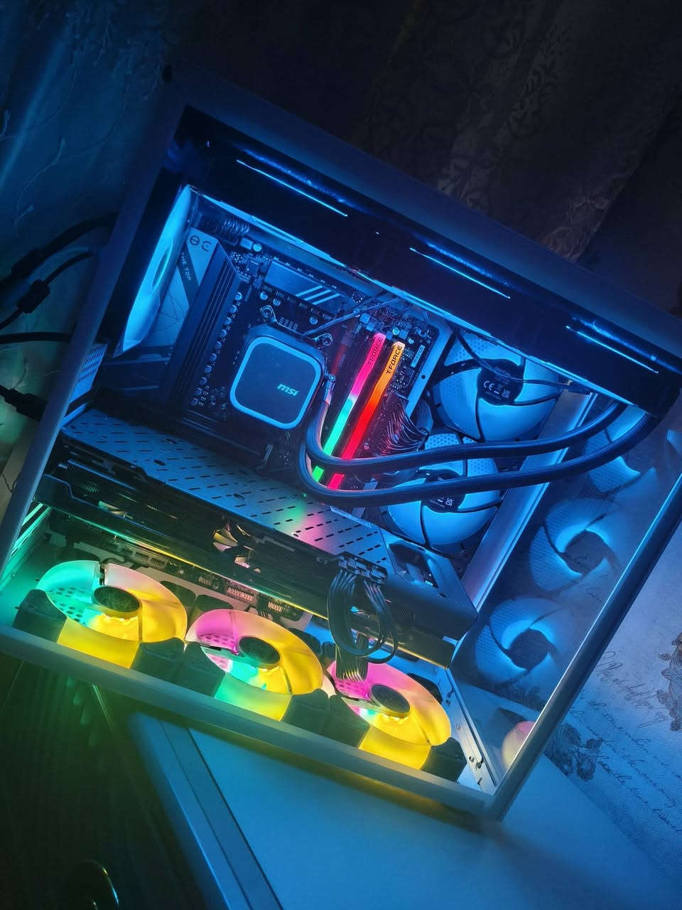تجميعة كاملة • R7 7800X3D • RX 6900XT 16G