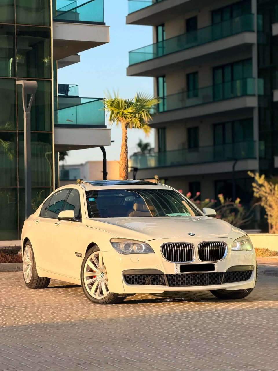 مساء الخير احبتي للبيع أو المراوس
BMW 750Li موديل 2012 (باب طويل)
محرك V8 قوي وأداء راقٍ، سيارة نظيفة جدًا وجاهزة للاستخدام مباشرة.
✅ المحرك والكير مكفولات  بشرط
✅ منظومة التبريد والصدرية جديدة بالكامل
▪️ موديل: 2012
▪️ الفئة: 750Li (Long Wheel Base)
▪️ المحرك: V8
▪️ الممشى: 110 ألف
▪️ الصبغ: 3 قطع بيها سونار المندلاوي 
▪️ رقم بغداد (تحويل مباشر)
مواصفات 
✨ بصمة تشغيل وبصمة دخول
✨ فتحة سقف
✨ داخلية جلد لون قرميدي
✨ مقاعد أمامية وخلفية كهربائية
✨ تدفئة وتبريد للمقاعد
✨ ستائر كهربائية
✨ شاشة كبيرة متعددة الوظائف
✨ كاميرا خلفية
✨ حساسات أمامية وخلفية
📌 المكان المنصور 
💰 السعر 163
📞 للاستفسار: ***********
