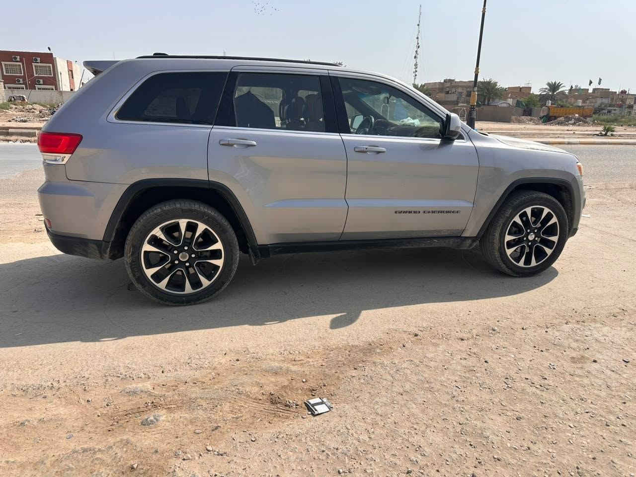 قراند شيروكي لاريدو • ٢٠١٨ • بنيد فقط