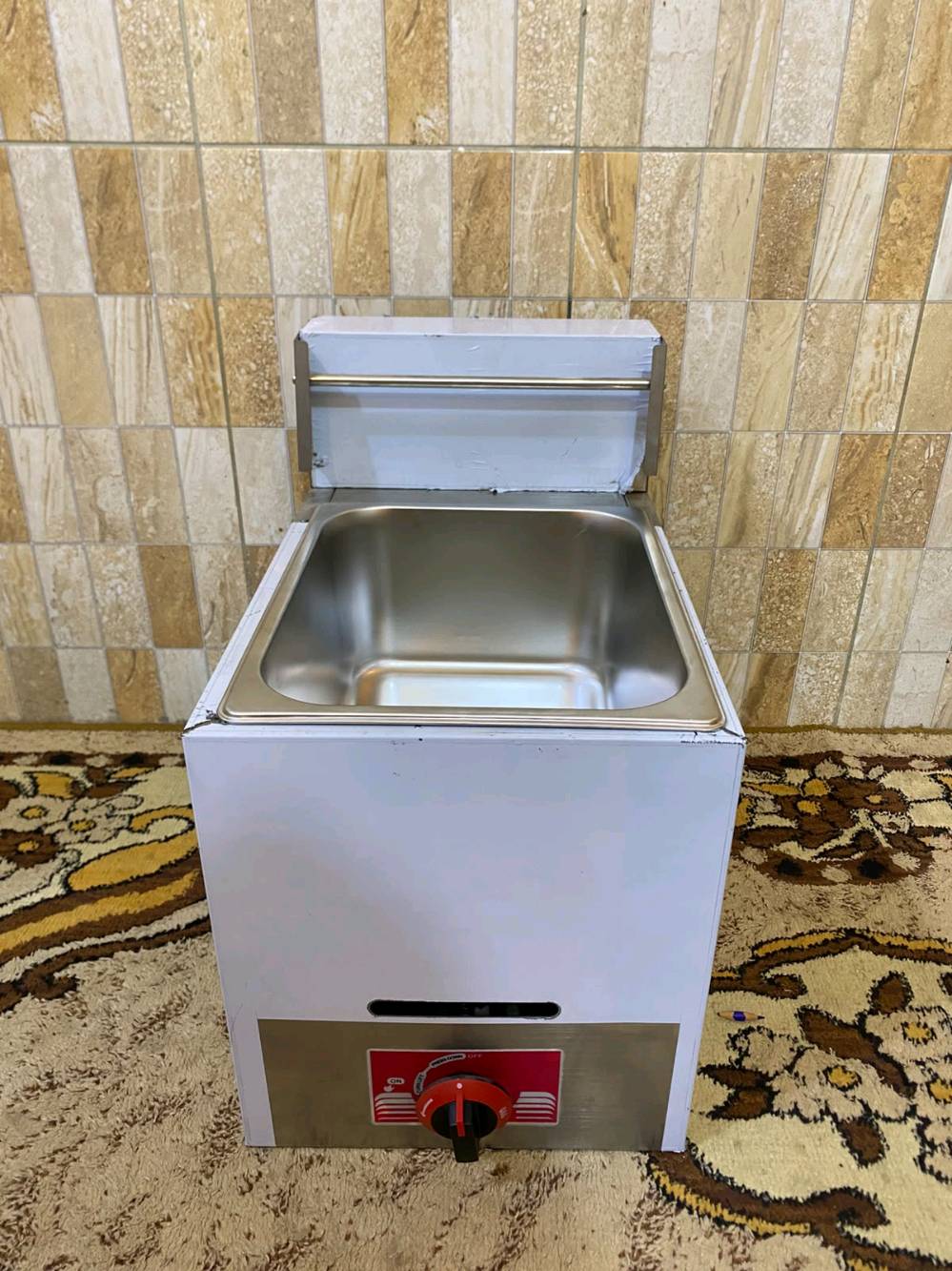 قلايه غاز فنكر والمقليات جديد غير مستخدم تفيد أهل المطاعم والمشاريع للتواصل ***********