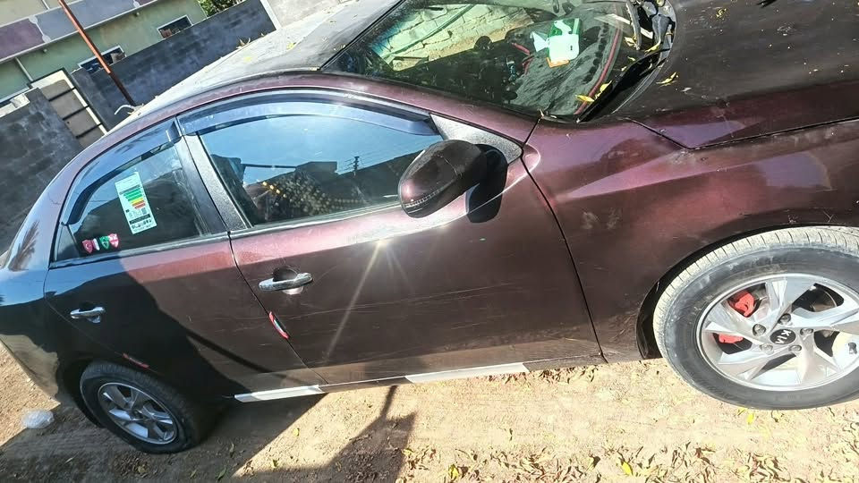 سيراتو للبيع موديل ١١ محرك ١٦٠٠ دوش حادثهه ٣ قطع سيارة كاملة مكملة سيارة فول للاخير محرك كير تبريد كلة كفالة اب ٨٥ وبيهة مجال تريد تحويل تريد وكالة جاهز السيارة بسمي ***********
