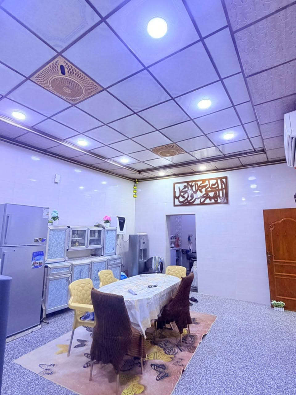 سلام عليكم
بيت للبيع المساحه ٥٠٠ م طابو أسهم البناء ماشاء الله البيت مرتب وتحفه حديقه مرتبه وشغل درجة اوله العنوان شارع السفينه شارع السيده زينب للإستفسار اتصل ***********
