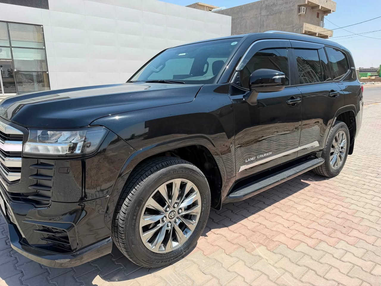 لاندگروزGXR 2024
بريم شركة المهند 
محرك 6سلندر4000
داخل جلد احمر 
2كشن كهرباء 
جنطه كهرباء
عليها لحية اماميه وخلفيه لدات لمتد
سياره مكفوله بيها رصعه كد اصبع PDR
ماشيه 50 الف حقيقي
مغلفه PPF
بيها تضليل رسمي اربيل80‎%‎
مكان تكريت 
للتواصل***********
السعر660ورقه
