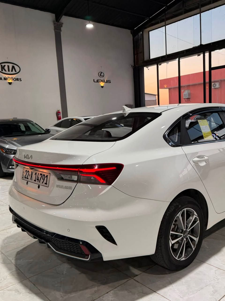 � للبيع K3 موديل 2024
💰 السعر: 138 ورقة

🔹 المواصفات:
• مكينة 1.5 لتر، 4 سلندر
• ناقل حركة أوتوماتيك
• دفع أمامي
• فتحة سقف
• شاشة لمس مع تحكم بالتكييف
• كاميرا خلفية وحساسات
• تشغيل زر
• أوتو هولد
• 3 أنظمة قيادة
• تحكم بالمقود
• مثبت سرعة
• عداد إلكتروني ديجتل
• تكييف
• جنوط ألمنيوم
• أنظمة أمان ABS ومانع انزلاق

📍 ممشى السيارة: 42 ألف كم
✨ السيارة حيل نظيفة وما بيها ملاحظات، عدا تقليم بالدعامية الأمامية.

📞 للاستفسار: ***********
📍 العنوان: الموصل – مدينة المعارض الجديد
