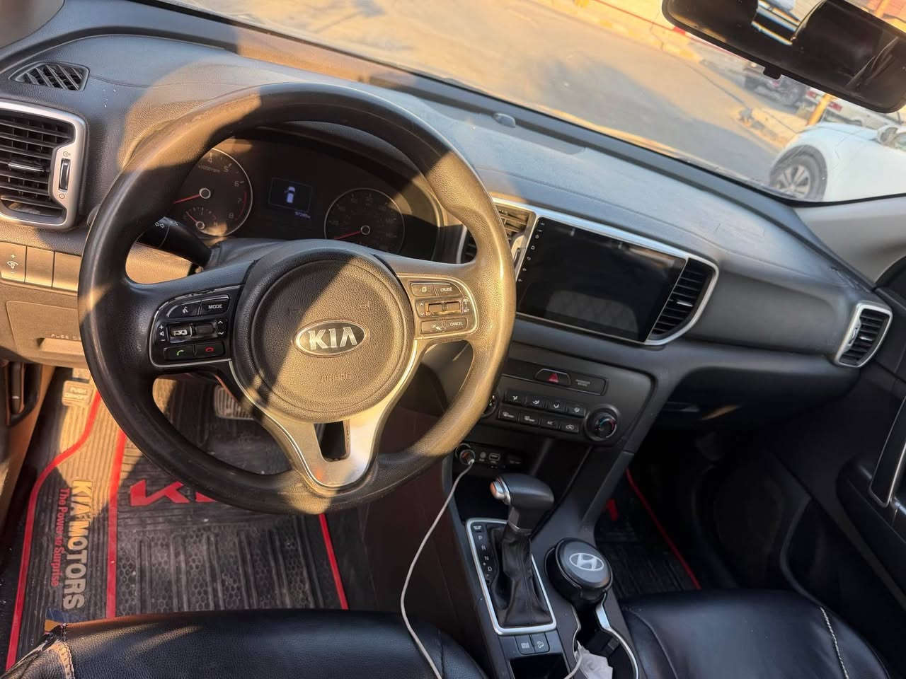 السلام عليكم كيا سبورتج موديل 2019 وارد امريكي حادثها باب الصندوك بدون دواخل وبدون ايرباك سياره جديده جاهزه مواصفات عاديه 
اي نقص مابيها عنواني الامين سعرها ب140 ورقه وبيها مجال
بجم كبس
بيها بالجاملغ الايمن الامامي بارد بسيط
*********** بغداد, العراق
